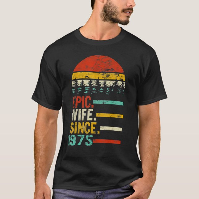 Camiseta Mulher Esposa Epic Desde 1975 (Frente)