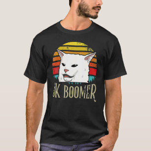 Camiseta Mulher Gritando Na Mesa Jantar Gato Ok Boomer