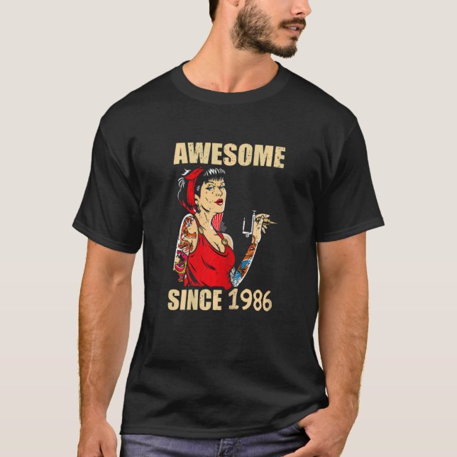 Camiseta Mulher Incrível Desde 1986 Rapariga Tatuando Pássa (Frente)