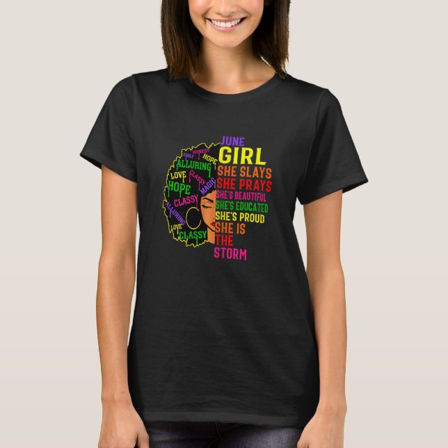 Camiseta Mulher June Girl Ela Apresenta e preza o aniversár (Frente)