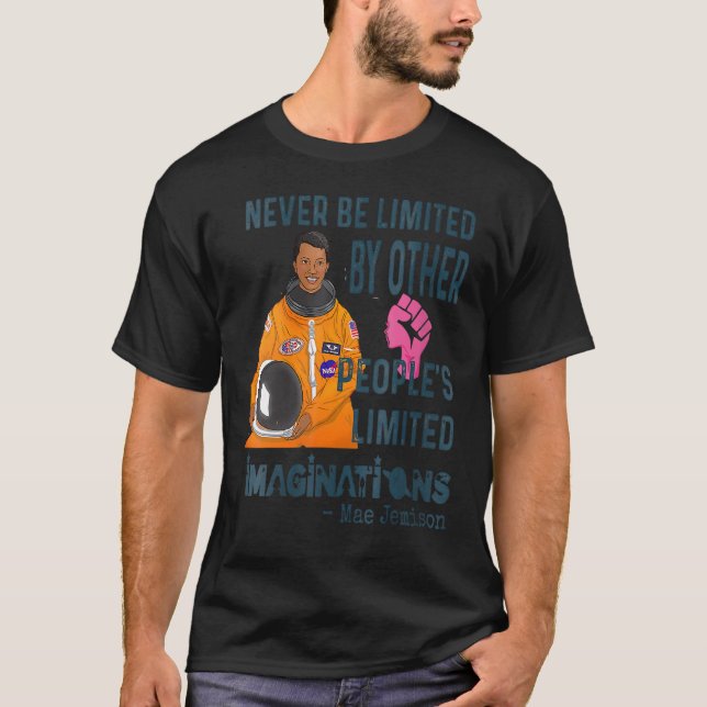 Camiseta Mulher: Mae Jemison - Astronauta Negra Americana (Frente)