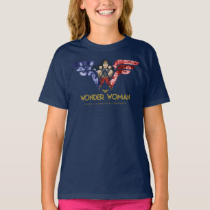 Camiseta Mulher Maravilha atravessando armas na colagem de