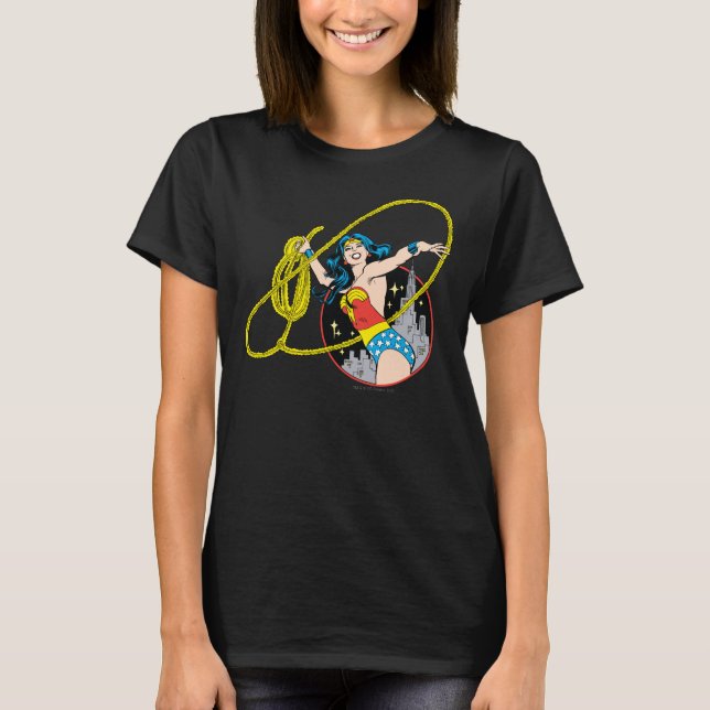 Camiseta Mulher Maravilha com fundo da cidade (Frente)