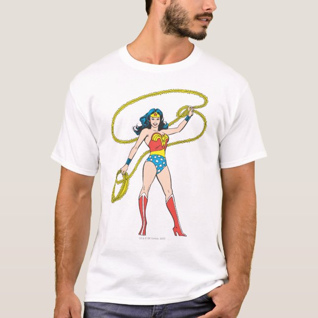 Camiseta Mulher Maravilha em pé com Laço (Frente)