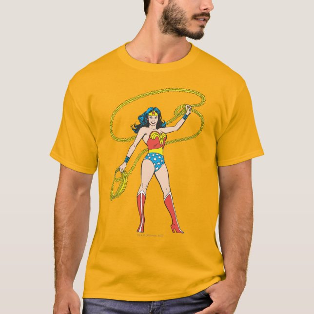 Camiseta Mulher Maravilha em pé com Laço (Frente)