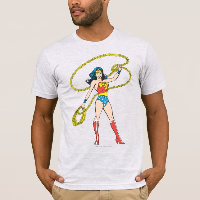 Camiseta Mulher Maravilha em pé com Laço (Frente)