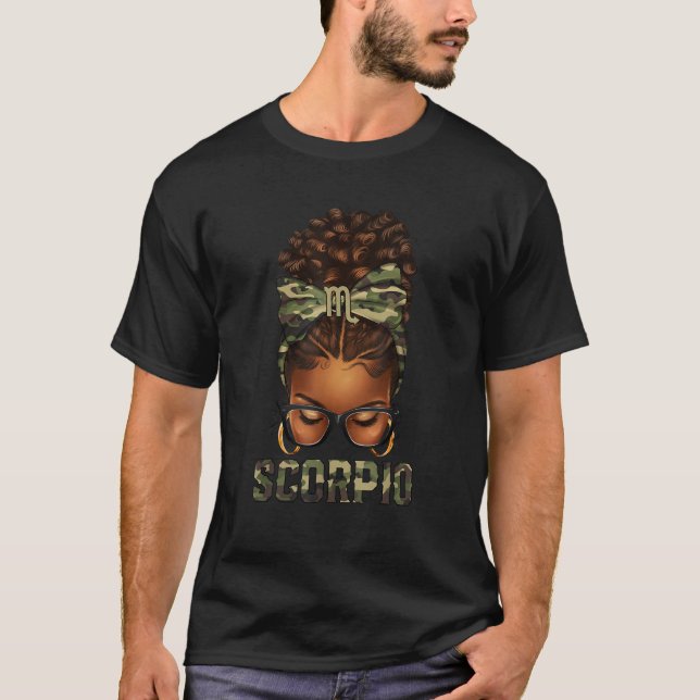 Camiseta Mulher Negra Afro Mensagem Bun Camo Zodiac Scorpio (Frente)