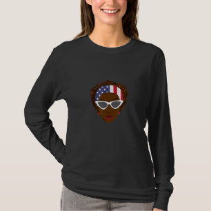 Camiseta Mulher Negra Bonita E Patriótica Com Uma Bandeira 