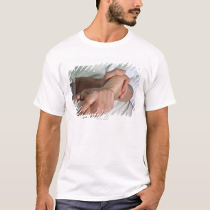 Camiseta Mulher que recebe a massagem 2 do pé