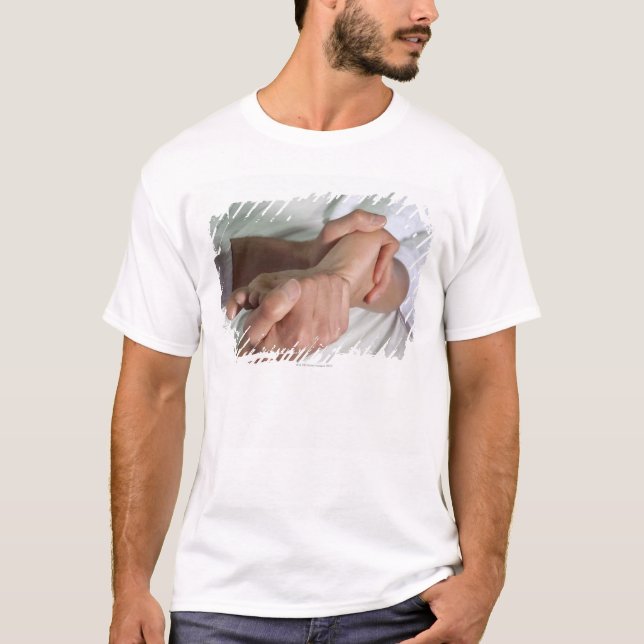 Camiseta Mulher que recebe a massagem 2 do pé (Frente)