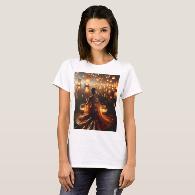 Camiseta mulher sentada em frente a uma lanterna flutuante (Frente Completa)