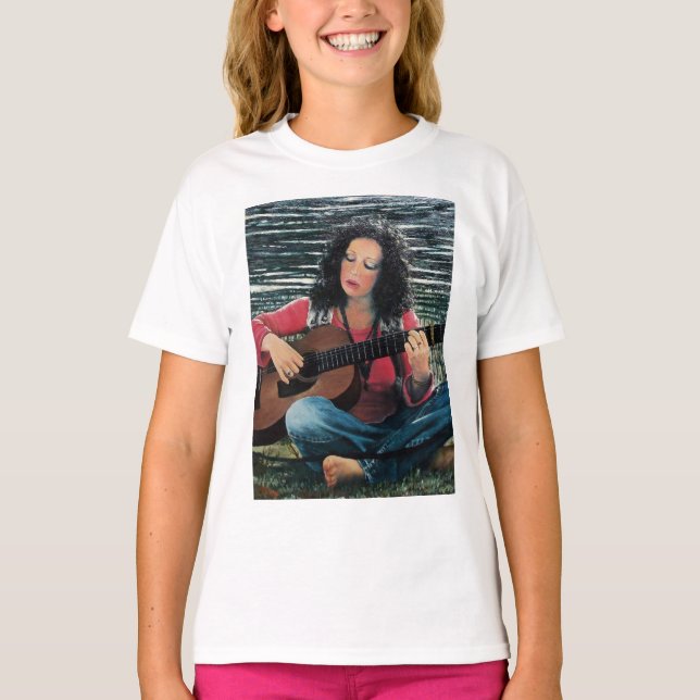 Camiseta Mulher Tocando Música Com Violão Acústico (Frente)