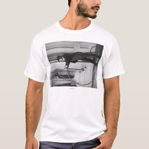 Camiseta Mulher vestida como o homem com fotografia da
