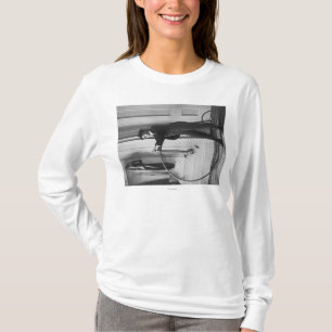 Camiseta Mulher vestida como o homem com fotografia da