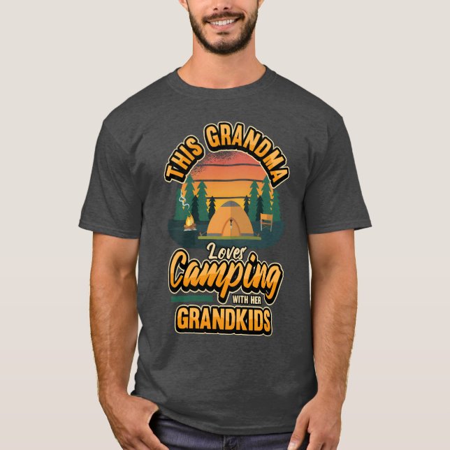 Camiseta Mulheres AcampandoA avó dele adora acampar com sua (Frente)