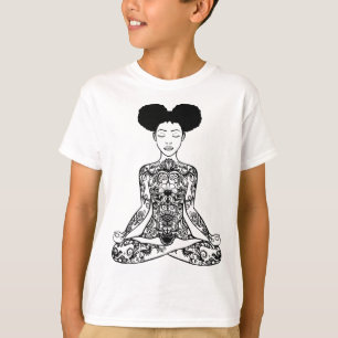 Camiseta Mulheres Afro Coque Sujo Meditando Meditação Ioga 
