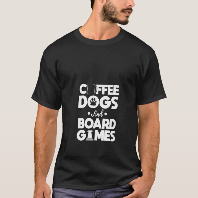 Camiseta Mulheres Café Cães E Conselhos Jogos Tabletop Game (Frente)