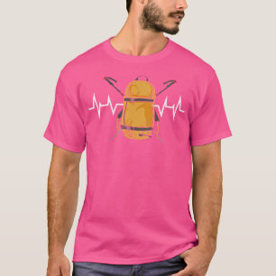 Camiseta Mulheres Caminhando Com A Mochila Para Um Caminho 