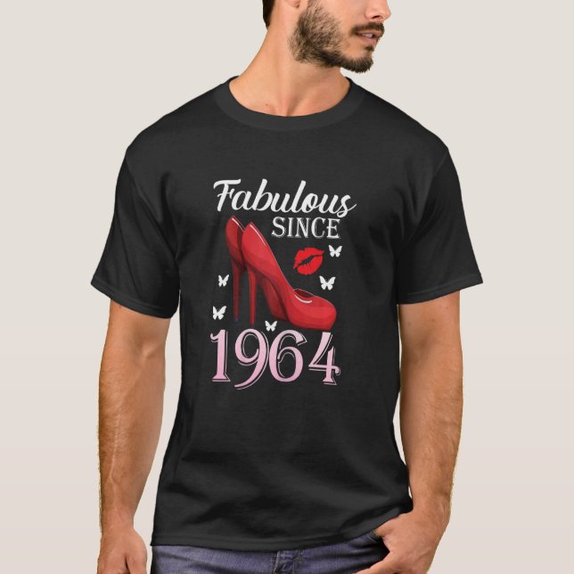 Camiseta Mulheres Com 58 Anos De Idade Vermelha Altos Heels (Frente)