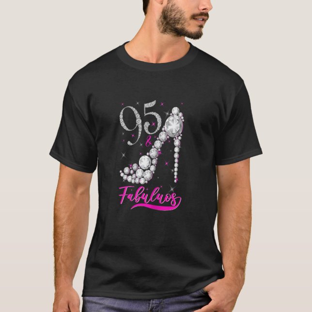 Camiseta Mulheres Com 95 Anos Fabulosas Calçados Da Coroa D (Frente)