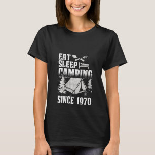 Camiseta Mulheres Comem Dormem Acampam Desde 1970 Engraçado