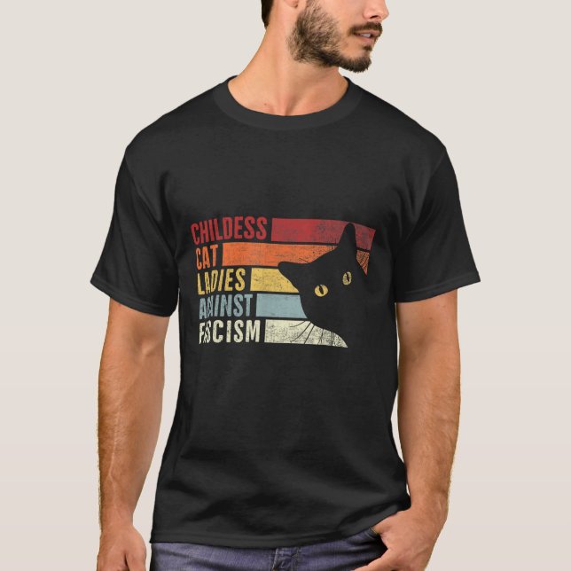 Camiseta Mulheres De Gato Sem Filhos Contra O Fascismo Femi (Frente)