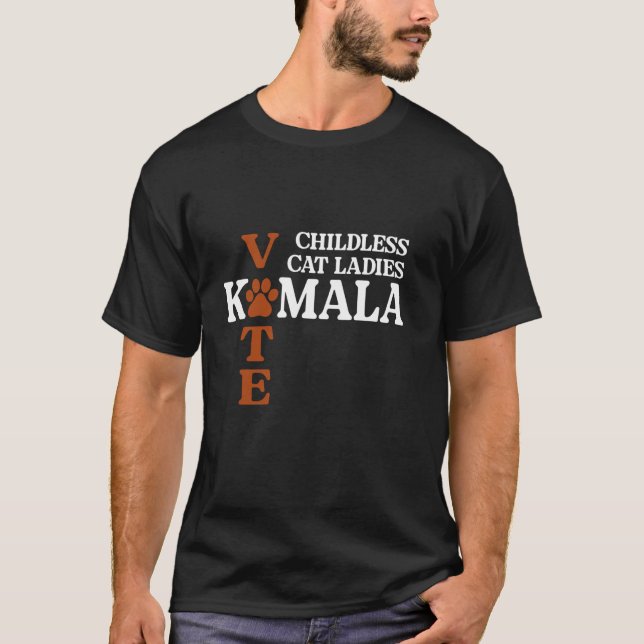 Camiseta Mulheres De Gato Sem Filhos Votam Em Kamala Harris (Frente)