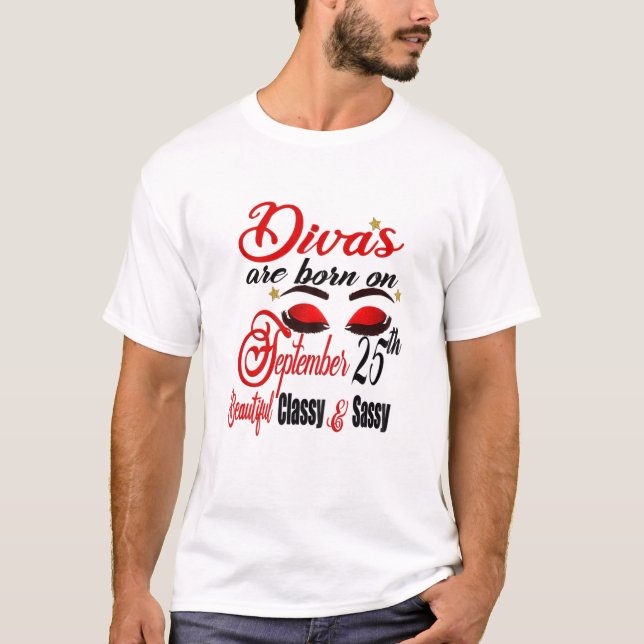 Camiseta Mulheres Divas São Nasceres Na 25 Libra Birt De Se (Frente)