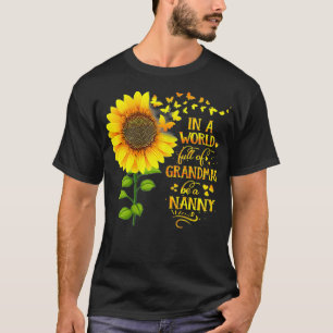 Camiseta Mulheres em um Cheio do Mundo Vovó Sejam uma ama