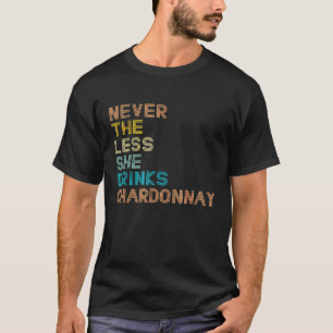 Camiseta Mulheres Engraçadas No Entanto Ela Bebe Chardonna