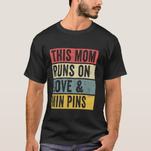 Camiseta Mulheres Esta Mãe Funciona Com Amor E Cachorros Mi