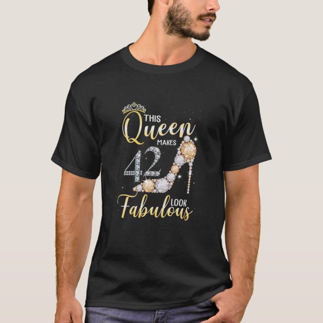 Camiseta Mulheres Esta Rainha Faz 42º Parecer Fabuloso 42 A (Frente)