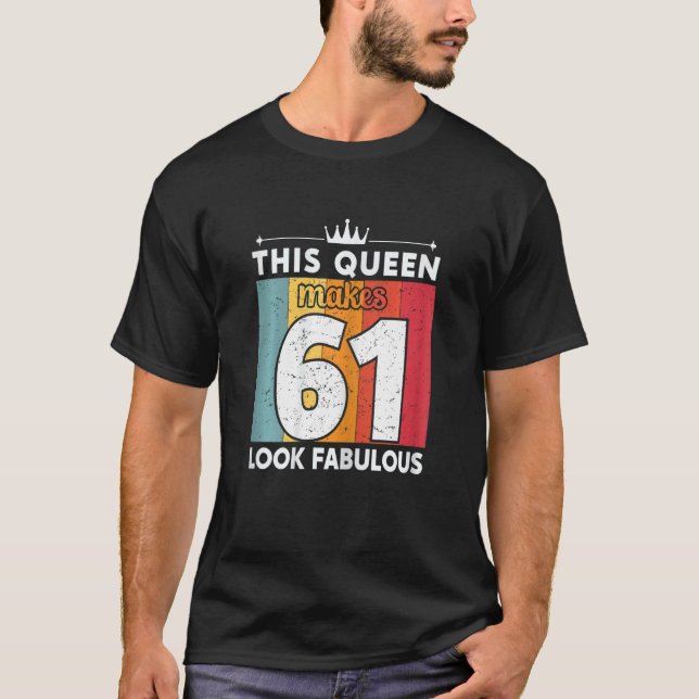 Camiseta Mulheres Esta Rainha Faz 61 Parecidos 61 Anos (Frente)