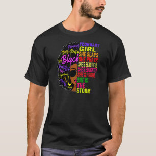 Camiseta Mulheres Fevereiro Menina Que Ela Desenha E Reza Q