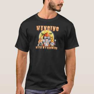 Camiseta Mulheres Gnome Halloween Pendurado Com Meus Gnomie