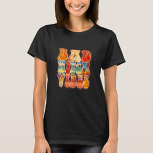 Camiseta Mulheres Groovy Bad Witch Vibes Bruxa Halloween