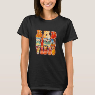 Camiseta Mulheres Groovy Bad Witch Vibes Bruxa Halloween