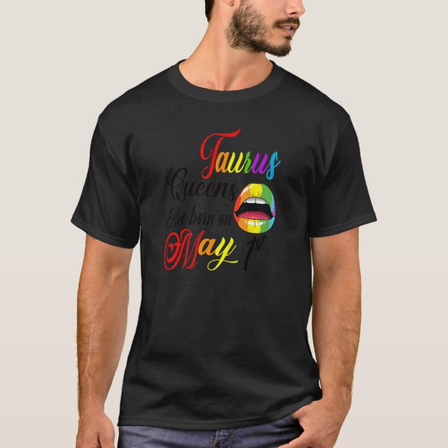 Camiseta Mulheres Lábios Arco-Íris Queens São Nasceres Em 1 (Frente)