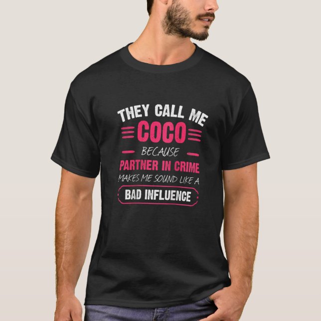 Camiseta Mulheres Me Chamam De Coco Porque Parceiro No Crim (Frente)