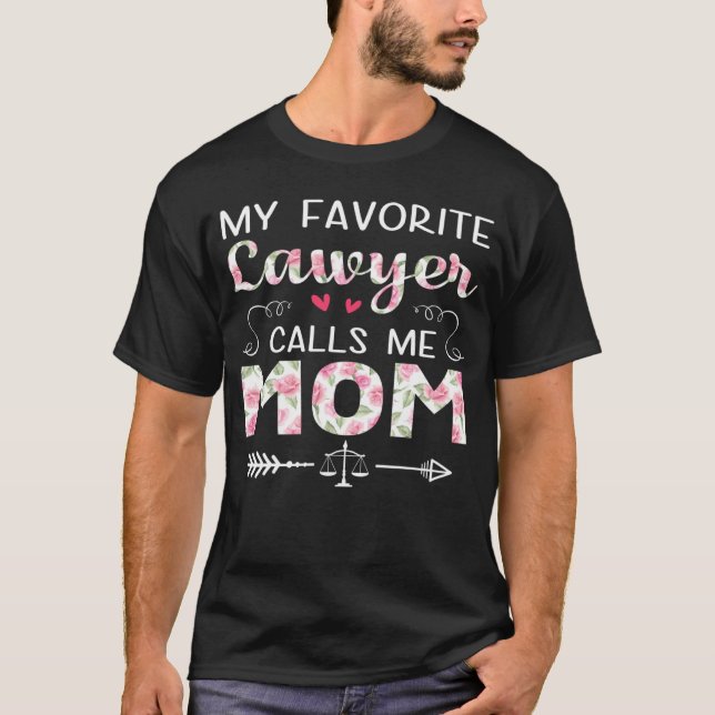 Camiseta Mulheres Meu Advogado Favorito Me Chama Mãe da Da (Frente)