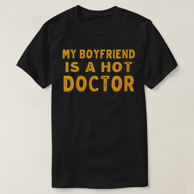 Camiseta Mulheres Minha Namorado É Uma Médica Quente VNeck (Frente do Design)