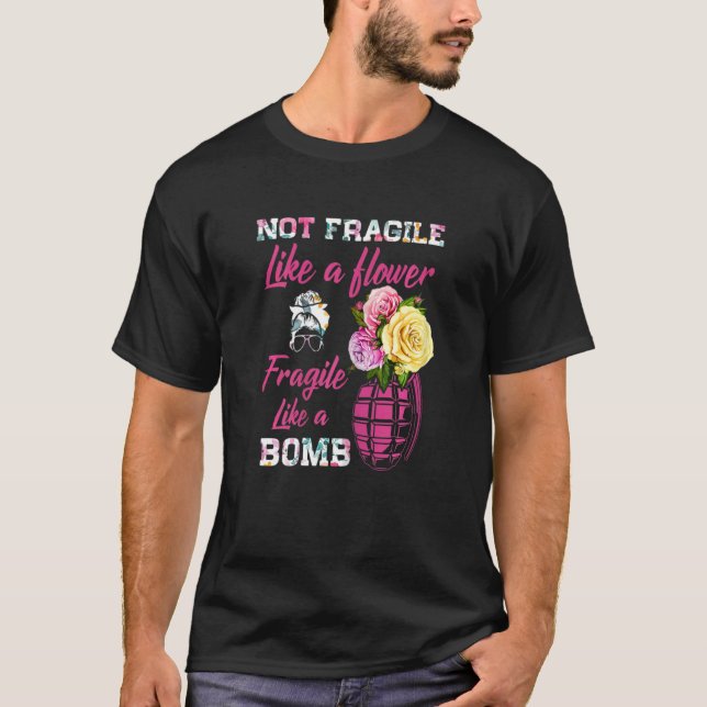 Camiseta Mulheres Não Frágeis Como Flores Frágeis Como Uma  (Frente)