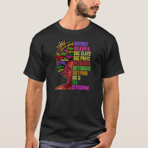Camiseta Mulheres Novembro Menina Ela Apresenta e Reza Nove