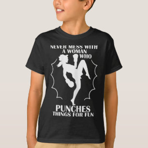 Camiseta Mulheres Nunca Se Metem Com Mulher Que Soca Coisas