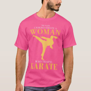 Camiseta Mulheres Nunca Subestimam Uma Mulher Que Treina Ka