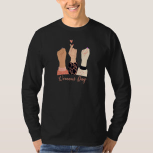 Camiseta Mulheres que erguemos juntas e quebramos o viés D