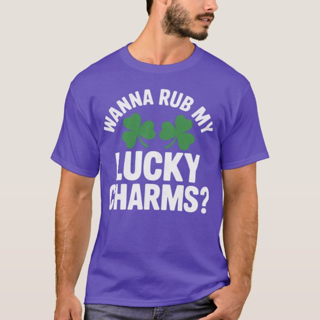 Camiseta Mulheres Querem Esfregar Meus Amuletos da Sorte Ad (Frente)