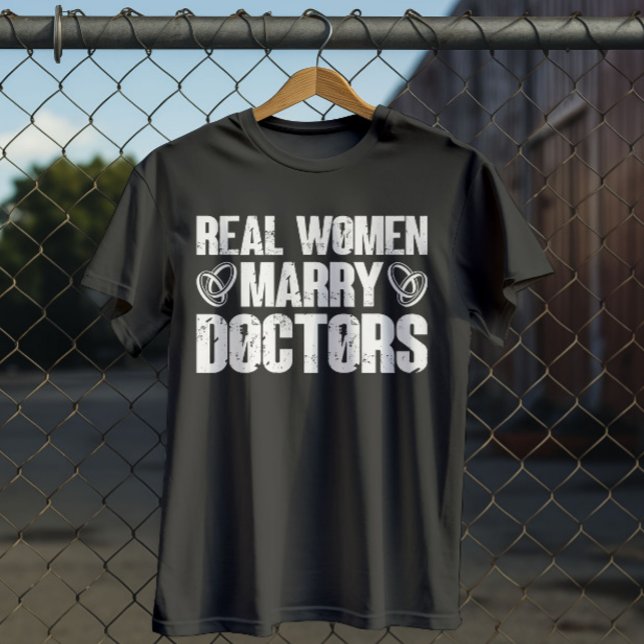 Camiseta Mulheres Reais Casados Médicos Engraçados Médicos (Criador carregado)