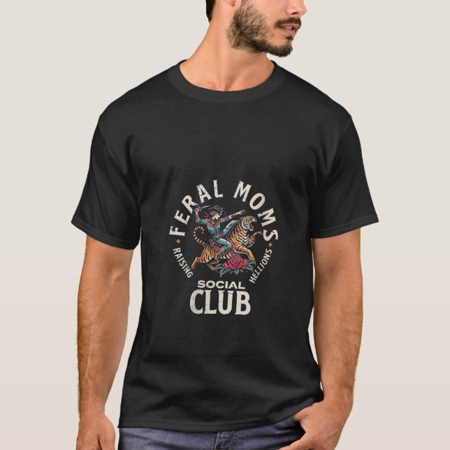 Camiseta Mulheres Retro Funny Feral Mães Social Club Sarcas (Frente)