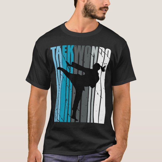 Camiseta Mulheres Rosa Retro Karate Aniversário Dejunto Ado (Frente)